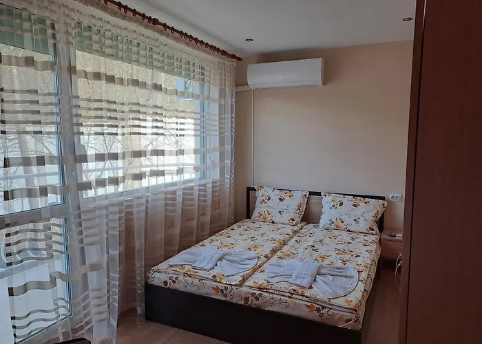 луксозна къща лешниците с.младежко * Mladezhko