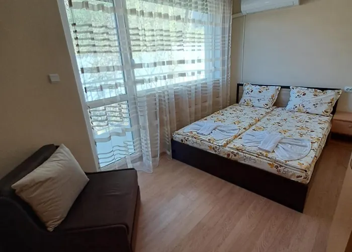 луксозна къща лешниците с.младежко *