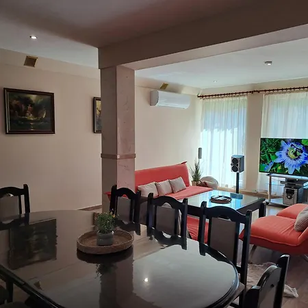 луксозна къща лешниците с.младежко