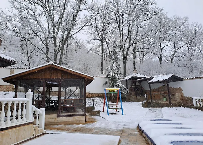 луксозна къща лешниците с.младежко Mladezsko