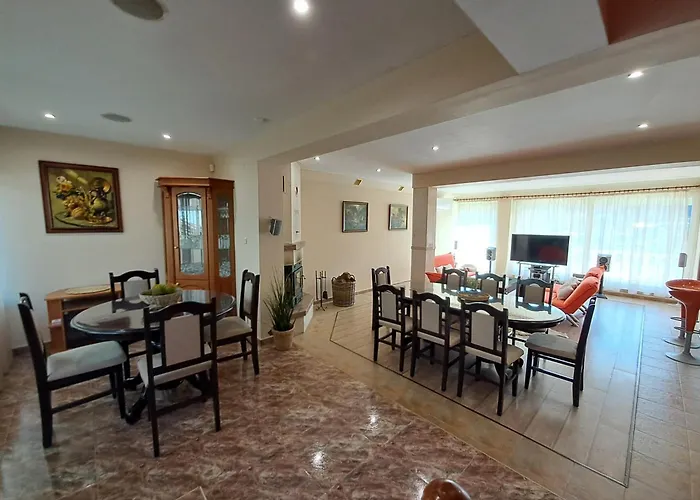 луксозна къща лешниците с.младежко Mladezsko